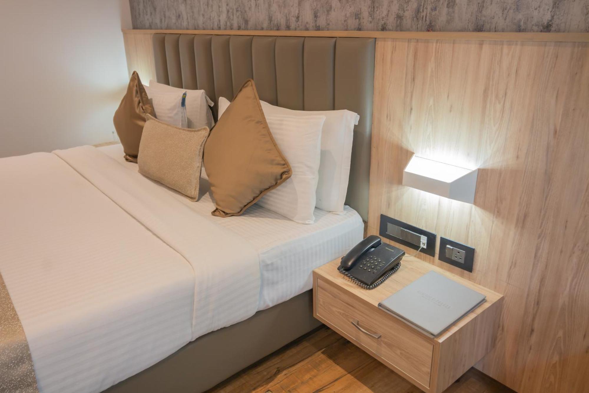 Hotel Celestiial , Candolim Esterno foto
