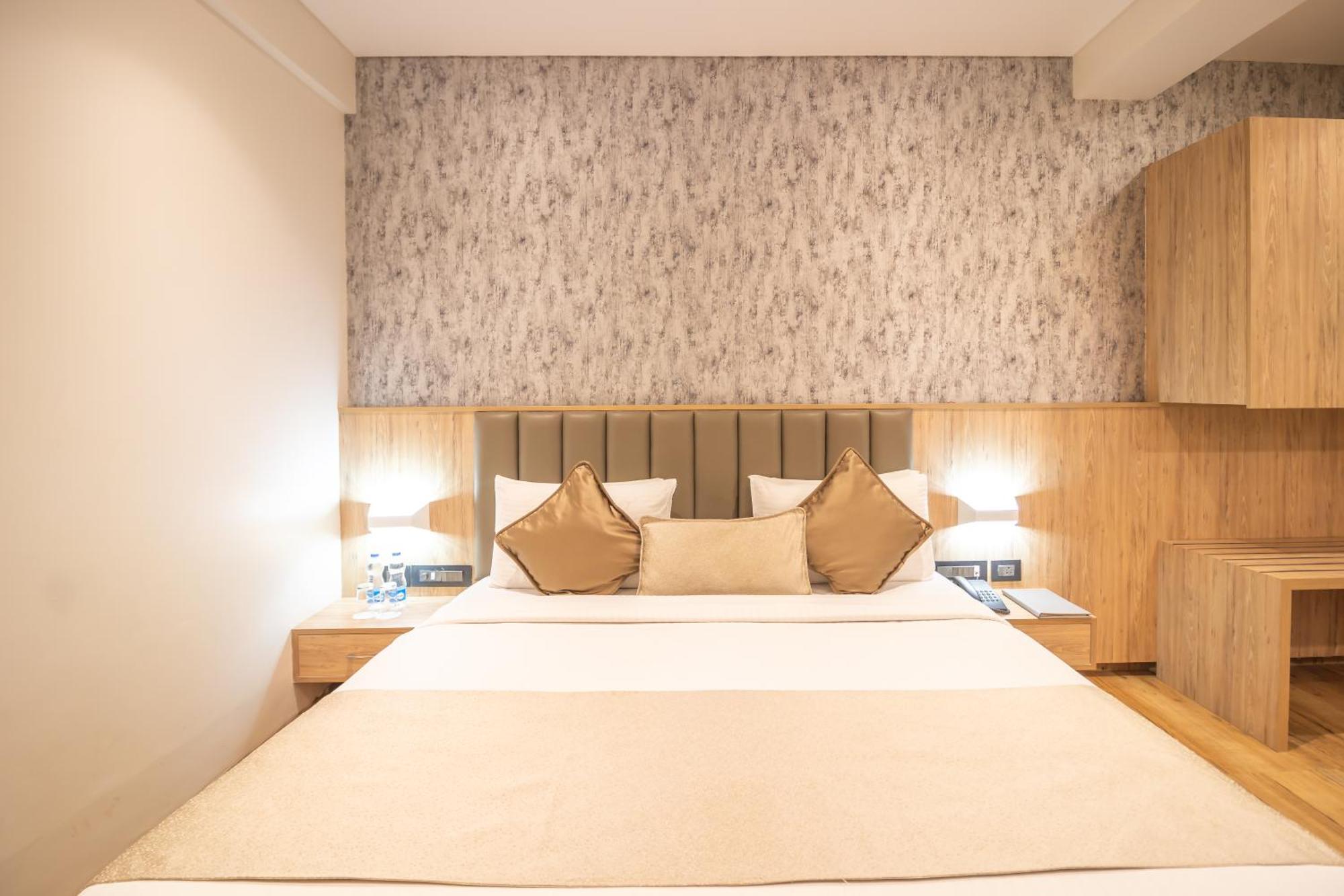 Hotel Celestiial , Candolim Esterno foto