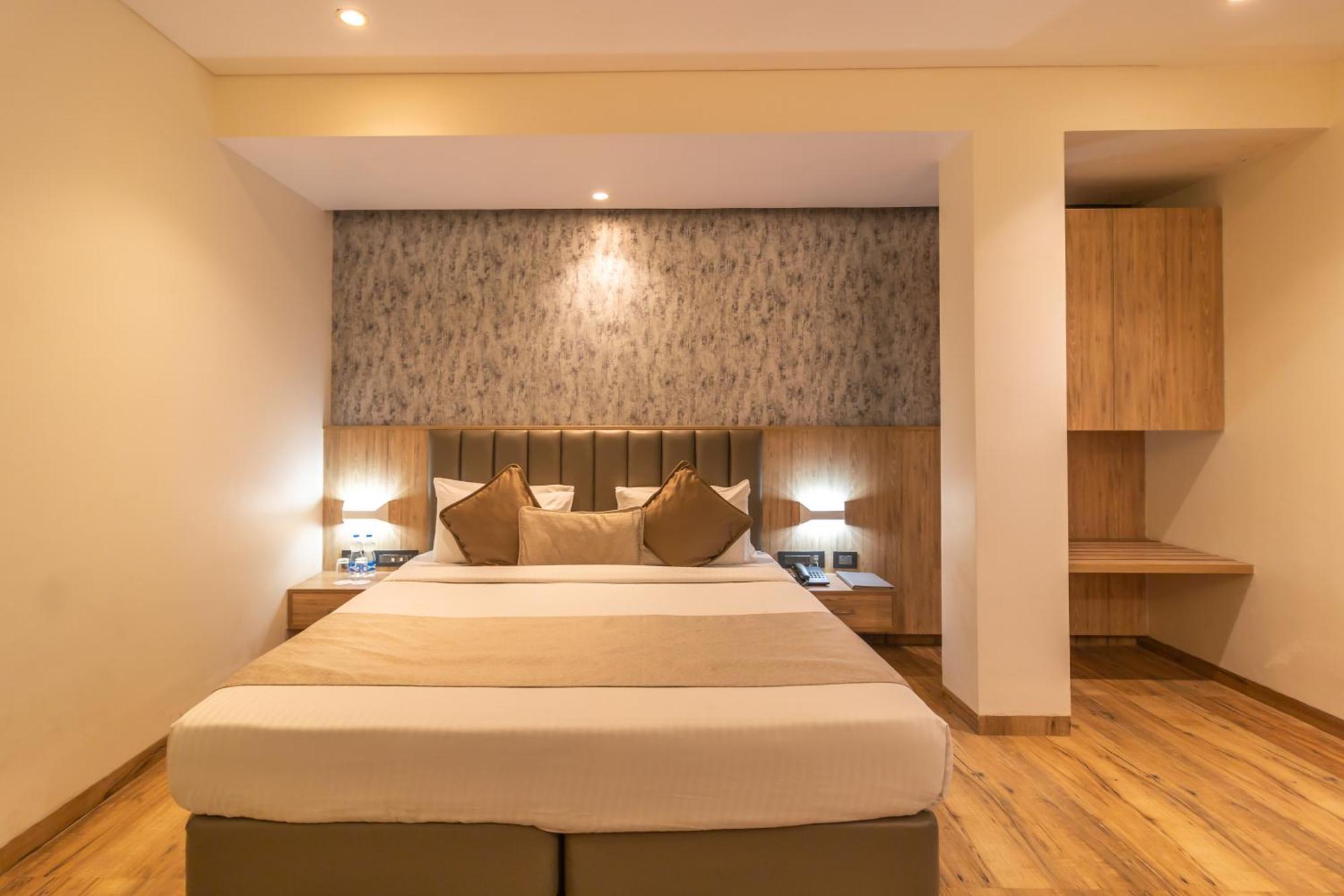 Hotel Celestiial , Candolim Esterno foto